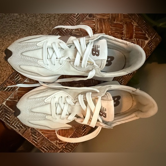 New Balance 327 Women's Cream and Tan Sneakers size 7 (men’s size 5.5) - Picture 4 of 12